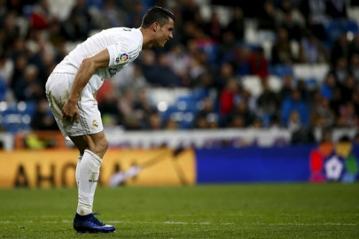 ronaldo plays down injury concern ronaldo plays down injury concern