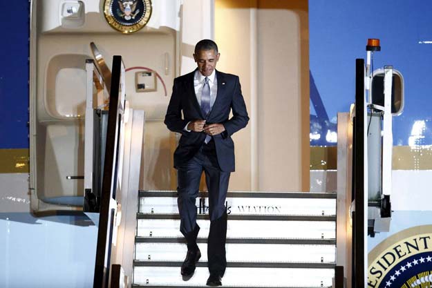 us president barack obama arrived at stansted airport near london late thursday after flying from the saudi capital of riyadh photo reuters