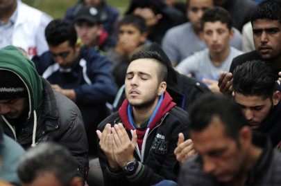 tensions over migrant deal as merkel eu officials head to turkey tensions over migrant deal as merkel eu officials head to turkey