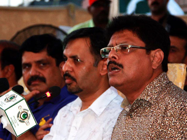 former member of mqm rabita committee saif yar khan addressing media during his announcement to join pak sarzameen party at bagh e jinnah in karachi on april 23 2016