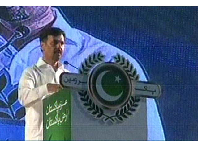 an express news screengrab of psp leader mustafa kamal addressing a political gathering in karachi on april 24 2016