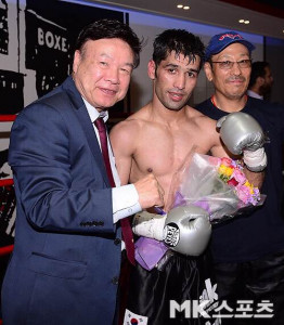 pakistan s waseem to train for biggest fight at mayweather s gym