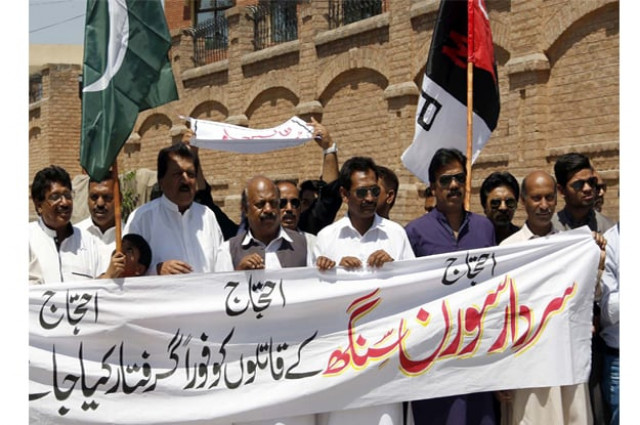 people from minority communities are protesting against murder of pti mpa photo ppi