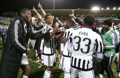 juventus win fifth successive serie a title after napoli loss