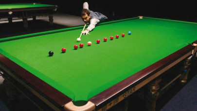 pakistan s first professional cueist returns with history record high ranking and a debt of 2 500