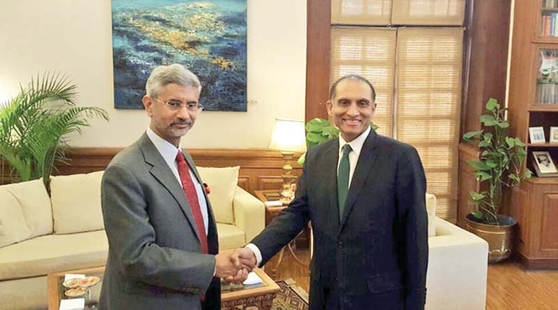 pakistan s foreign secretary aizaz chaudhry shakes hands with his indian counterpart s jaishankar in new delhi photo courtesy indian mea