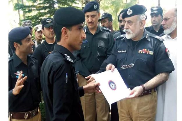 igp nasir khan durrani awarding certificate to sub inspector sher ali khan on his effort in soran singh 039 s murder case photo inp igp nasir khan durrani awarding certificate to sub inspector sher ali khan on his effort in soran singh 039 s murder case photo inp