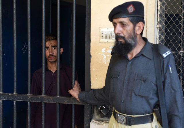 hayat khan an alleged killer of his sister l stands in a lockup at a police station in karachi on april 28 2016 photo afp hayat khan an alleged killer of his sister l stands in a lockup at a police station in karachi on april 28 2016 photo afp