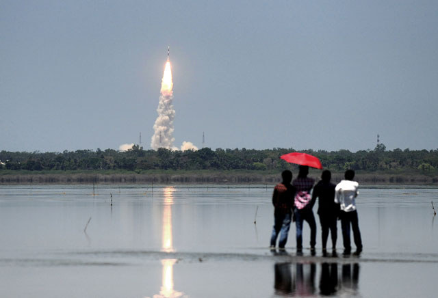 bystanders look on as indian space research organisation 039 s isro navigation satellite irnss 1g on board the polar satellite launch vehicle pslv c33 is launched from sriharikota in the southern indian state of andhra pradesh on april 28 2016 photo afp