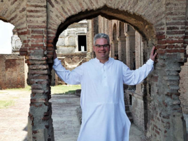 heritage us consul general visits hiran minar