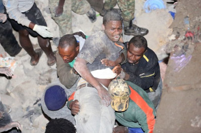 seven killed in kenya building collapse rescuers search for survivors