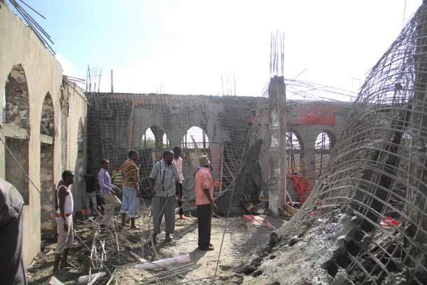 the mosque close to the capital mogadishu suddenly collapsed leaving several trapped under the debris photo twitter the mosque close to the capital mogadishu suddenly collapsed leaving several trapped under the debris photo twitter