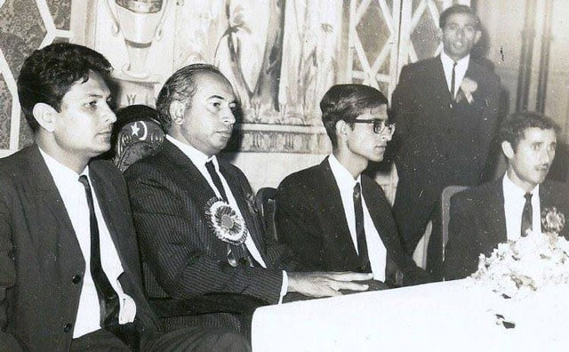 ex president nsf pakistan rasheed hassan khan right with zulfikar ali bhutto and meraj mohammad khan at dow medical college on 15 february 1967 photo javed baig nsf