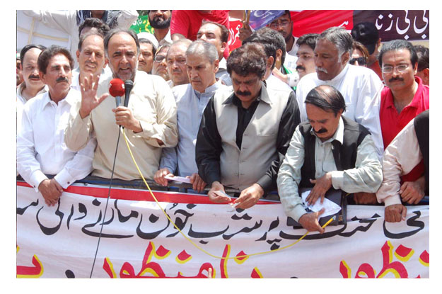 former federal minister qamar zaman kaira addressing a rally organised by the pakistan peoples party ppp to mark the international labour day photo express