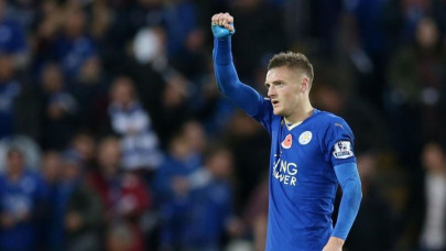 leicester s vardy named football writers player of the year