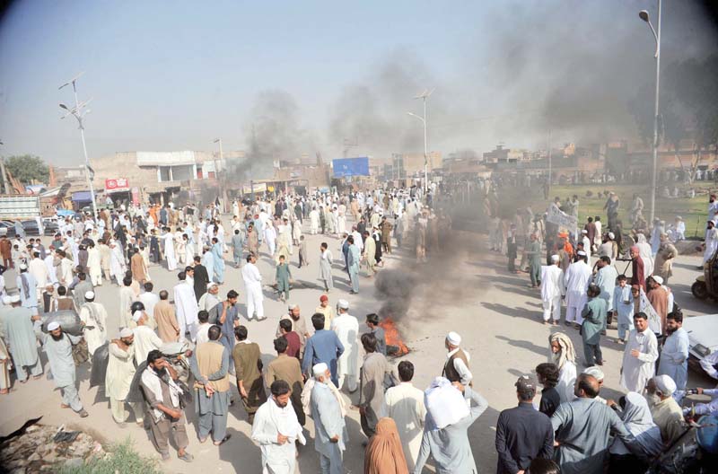 residents of hazar khwani burn tyres on ring road following prolonged load shedding photo ppi