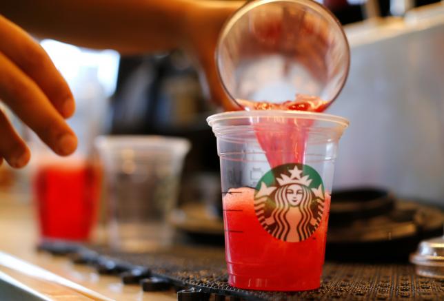 us woman sues starbucks for 5 mn over ice in cold drinks