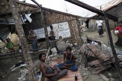 blaze destroys hundreds of homes in myanmar rohingya camp blaze destroys hundreds of homes in myanmar rohingya camp