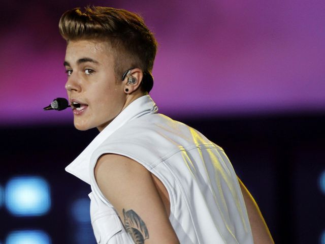 bieber destroyed his phone when the former tried to record footage of the star photo file