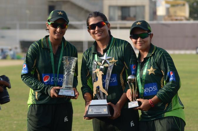 pcb awards central contracts to women cricketers