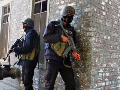 exchange of fire four killed in khanpur