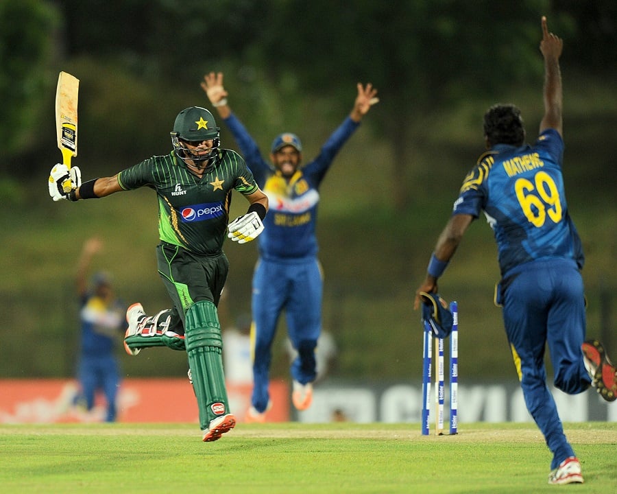 an angelo mathews direct hit caught azhar ali short sri lanka v pakistan 5th odi hambantota july 26 2015 photo afp