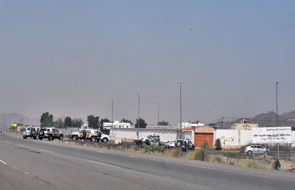 police surround the suspects hideout between makkah and taif on thursday photo twitter saudi gazette