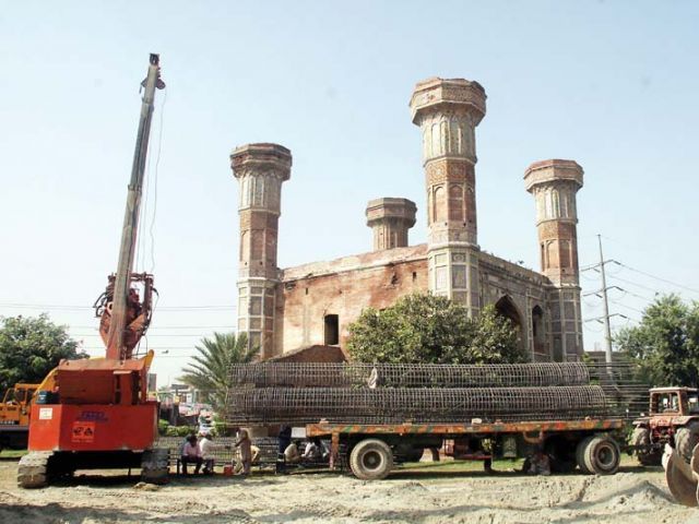 construction site of orange line metro train photo abid nawaz express