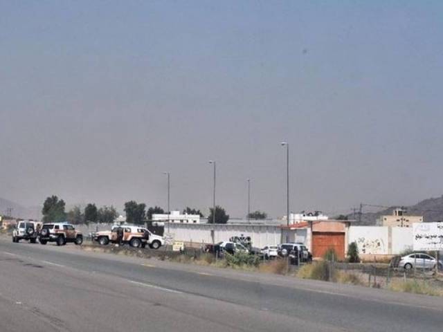 police surround the suspects hideout between makkah and taif on thursday photo twitter saudi gazette