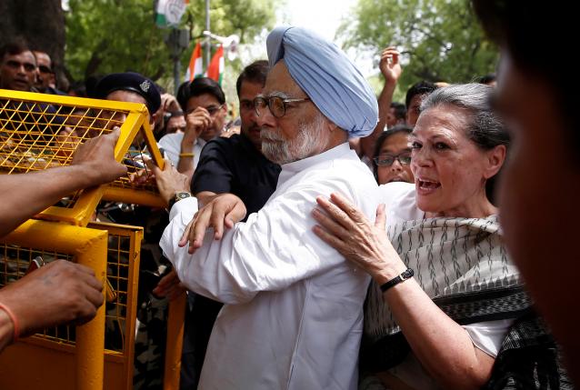 india 039 s main opposition congress party president sonia gandhi r and former prime minister manmohan singh blue turban cross a police barricade during what the party calls as a 039 save democracy 039 march to parliament in new delhi india may 6 2016 photo reuters