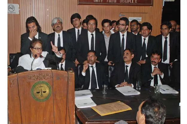 asma jehangir addressing to lawyers during her visit at lhcba on friday may 06 2016 photo ppi asma jehangir addressing to lawyers during her visit at lhcba on friday may 06 2016 photo ppi