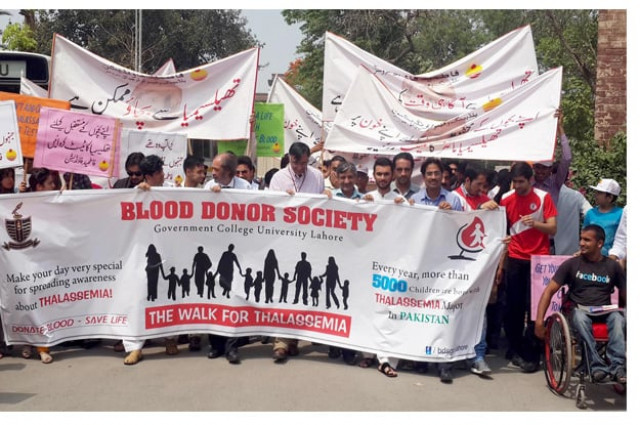 paticipants of an awareness walk organized by gcu blood donors society photo express paticipants of an awareness walk organized by gcu blood donors society photo express