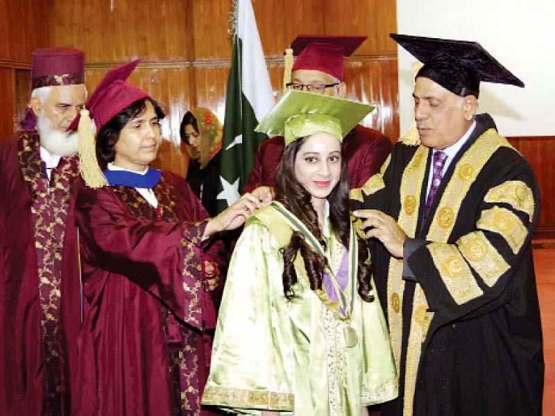 punjab governor muhammad rafique rajwana awards degrees to graduating students at the 15th convocation of the fatima jinnah women university fjwu rawalpindi held at convention centre photo inp