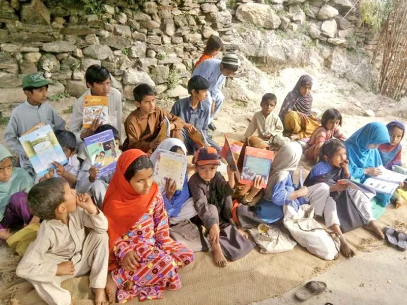 schoolchildren study under the open sky photo express schoolchildren study under the open sky photo express