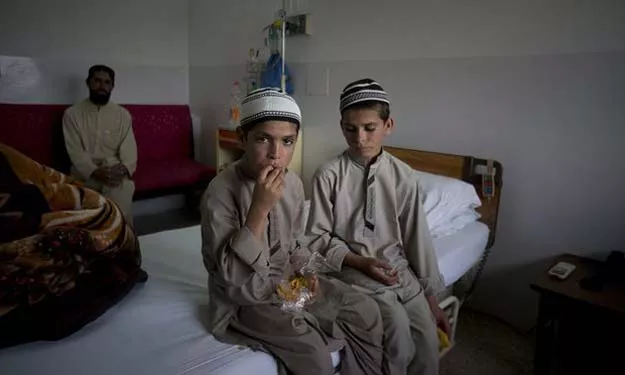 abdul rasheed l nine and shoaib ahmed 13 at a hospital in islamabad photo b k bangash ap abdul rasheed l nine and shoaib ahmed 13 at a hospital in islamabad photo b k bangash ap