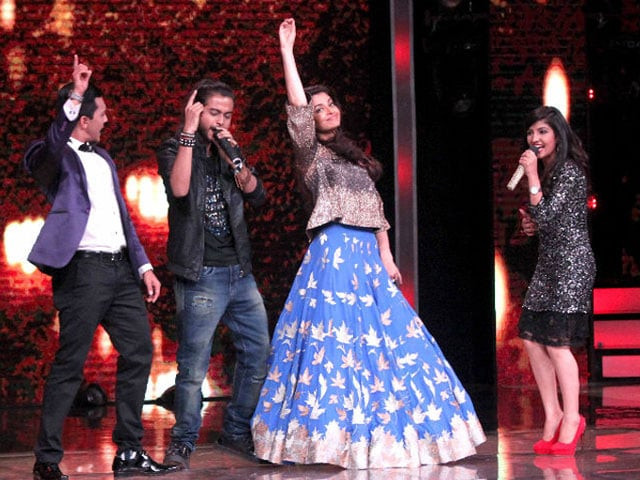 aishwarya rai dancing on stage of sa re ga ma pa photo screengrab aishwarya rai dancing on stage of sa re ga ma pa photo screengrab