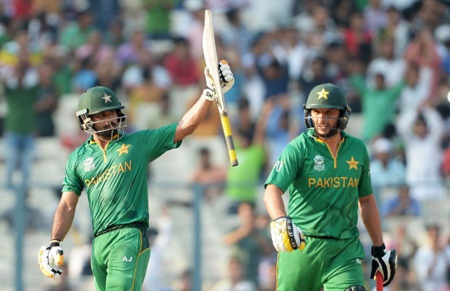 mohammad hafeez celebrates his half century as shahid afridi looks on bangladesh v pakistan world t20 2016 group 2 kolkata march 16 2016 photo afp mohammad hafeez celebrates his half century as shahid afridi looks on bangladesh v pakistan world t20 2016 group 2 kolkata march 16 2016 photo afp