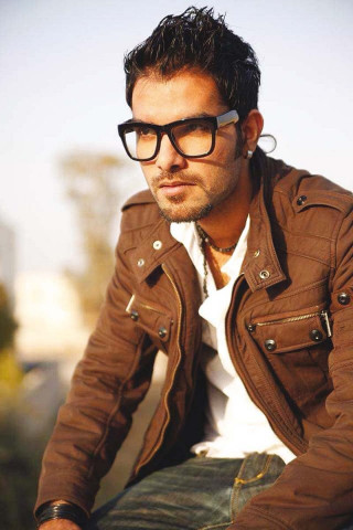 even though hussain s career in motion pictures has taken flight he is still not willing to distance himself from theatre photo file even though hussain s career in motion pictures has taken flight he is still not willing to distance himself from theatre photo file