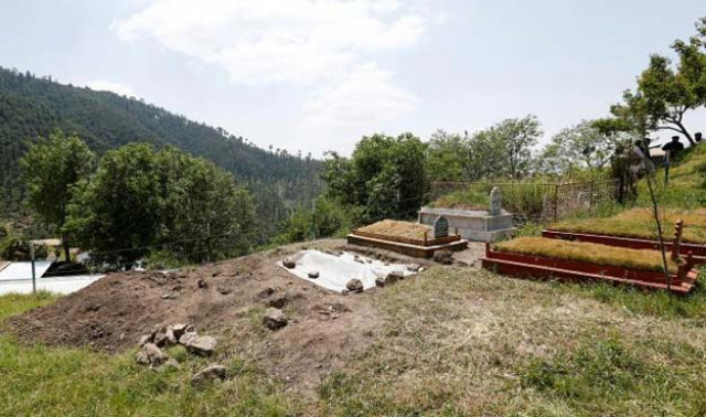 ambreen riasat 039 s fresh grave is seen in the graveyard in the village of makol outside abbottabad pakistan may 6 2016 photo reuters ambreen riasat 039 s fresh grave is seen in the graveyard in the village of makol outside abbottabad pakistan may 6 2016 photo reuters