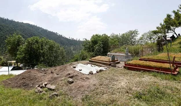 ambreen riasat 039 s fresh grave is seen in the graveyard in the village of makol outside abbottabad pakistan may 6 2016 photo reuters