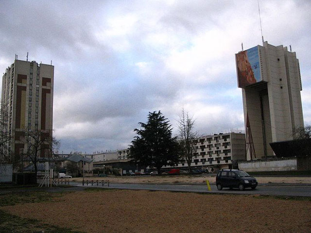 the girl was sent home from a school in montereau fault yonne photo independent