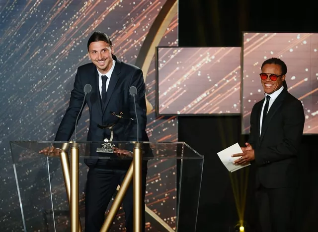 zlatan ibrahimovic receives the ligue 1 best player 039 s award during the 25th professional football players national union 039 s trophies 039 cemenony in paris on may 8 2016 photo afp zlatan ibrahimovic receives the ligue 1 best player 039 s award during the 25th professional football players national union 039 s trophies 039 cemenony in paris on may 8 2016 photo afp