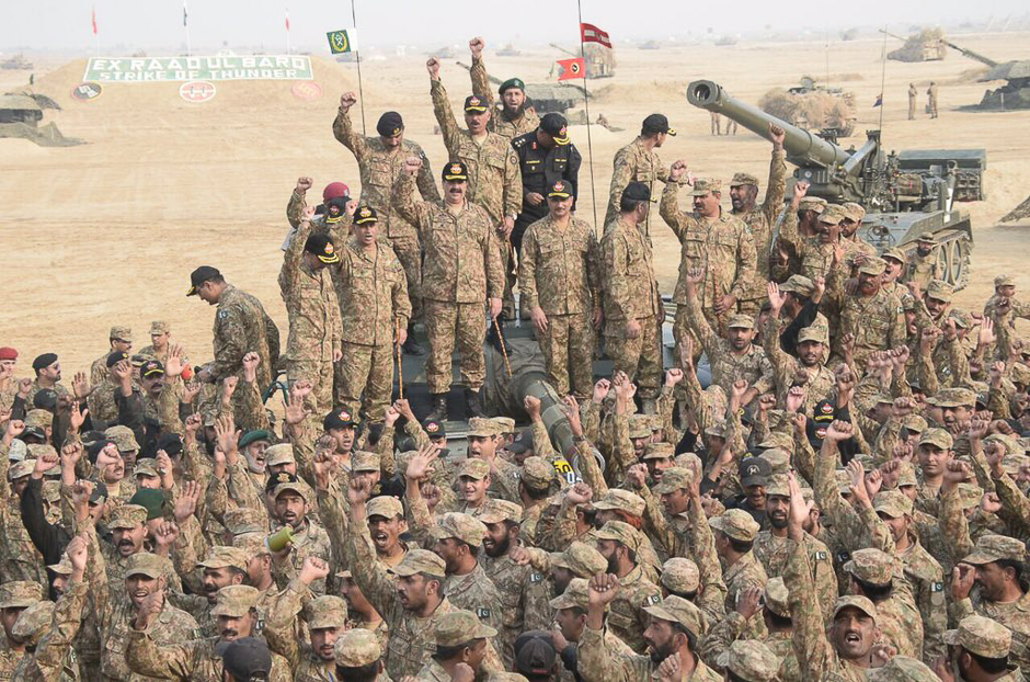 Exercise Raad ul Barq: PM Nawaz Sharif, COAS Gen Raheel Sharif & Comd Strike Corps Lt Gen Ishfaq Nadeem witnessing the Exercise at KPT Ranges