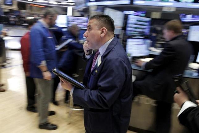 traders work on the floor of the new york stock exchange january 29 2016 photo reuters