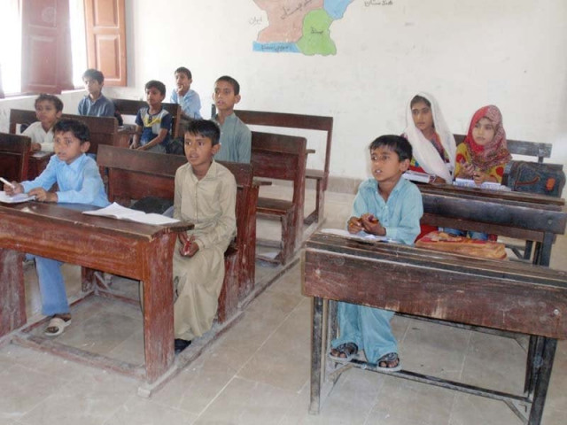 most of the classrooms are empty while a few students study in the corridor photos express most of the classrooms are empty while a few students study in the corridor photos express