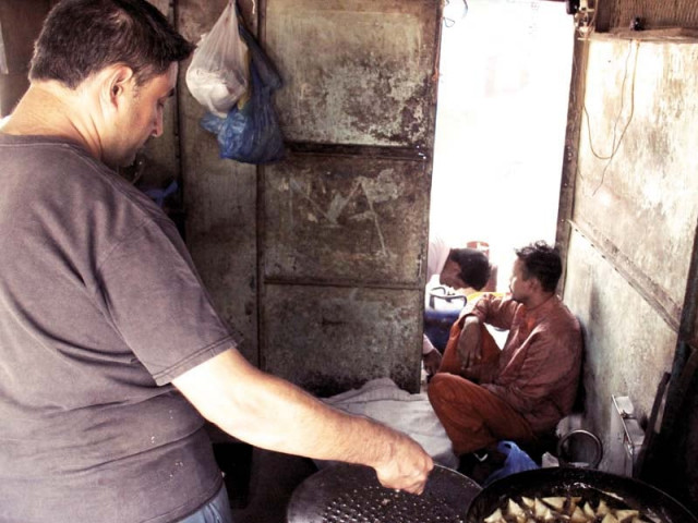 qasim s one bite samosa at prem gali photos ayesha mir express