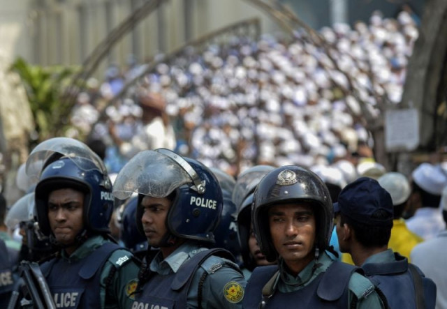 bangladeshi police on duty as islamists protest in dhaka on march 25 2016 photo afp