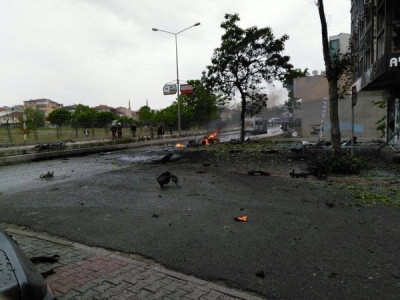 eight wounded by car bomb near istanbul military barracks