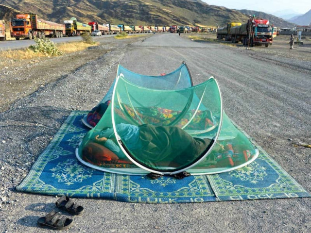 afghan civilians sleep along a road near the torkham border between afghanistan and pakistan in nangarhar province hundreds of afghan civilians attempting to get to pakistan notably for health treatment were waiting in the open for several days for the crossing to reopen photo afp afghan civilians sleep along a road near the torkham border between afghanistan and pakistan in nangarhar province hundreds of afghan civilians attempting to get to pakistan notably for health treatment were waiting in the open for several days for the crossing to reopen photo afp