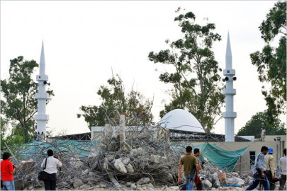 jamia hafsa issue lal masjid team split over execution of sc order